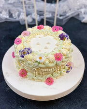 Pastel Çiçekli Beyaz Vintage Pasta