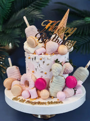 Pastel Dondurma ve Makaron Süslemeli Pasta