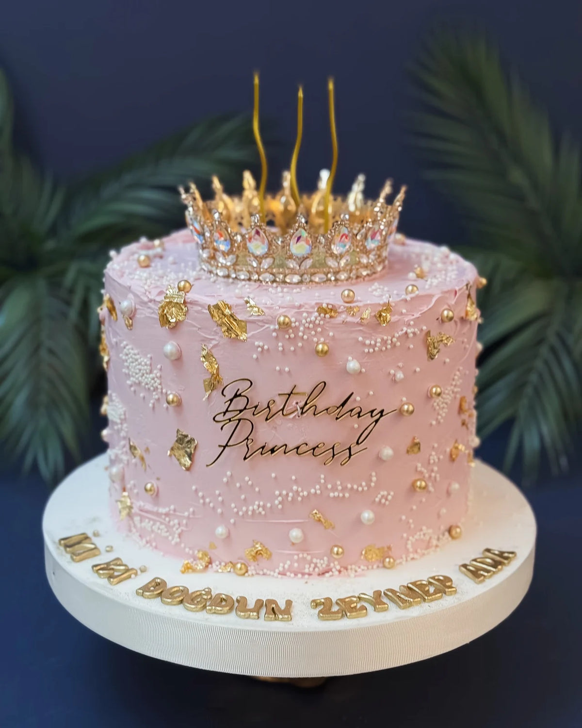 Pembe Birthday Princess ve Altın Taçlı Pasta