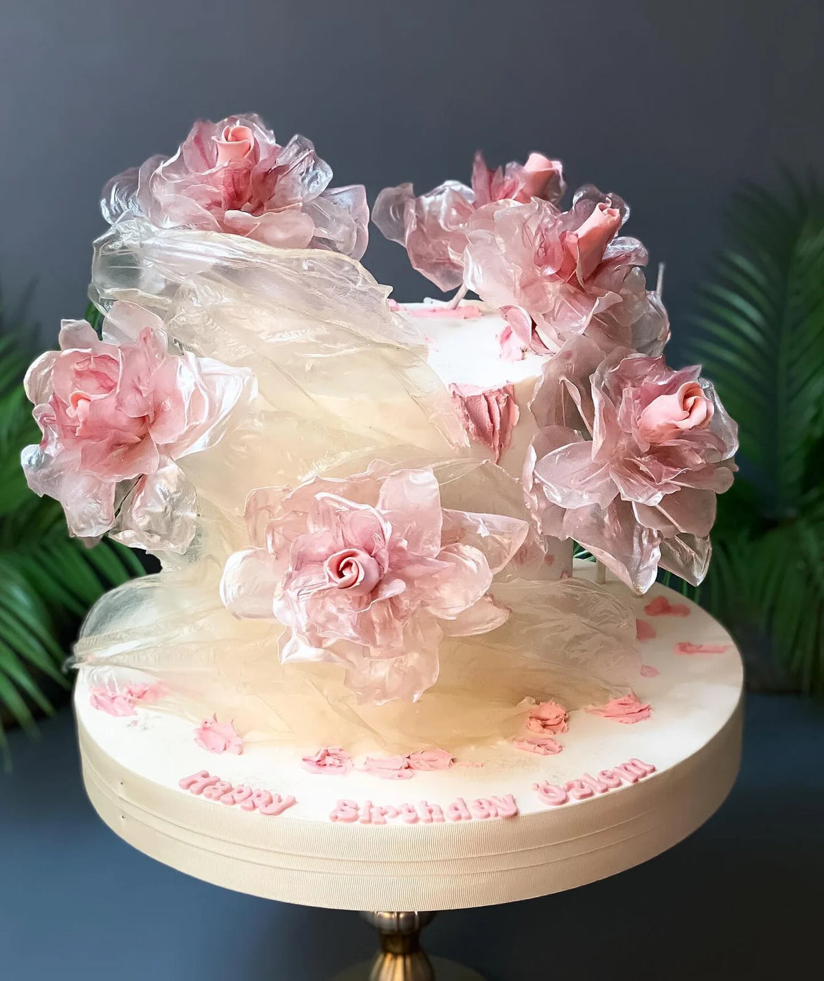 Pembe Çiçekli Beyaz Fırfır Tasarımlı Pasta