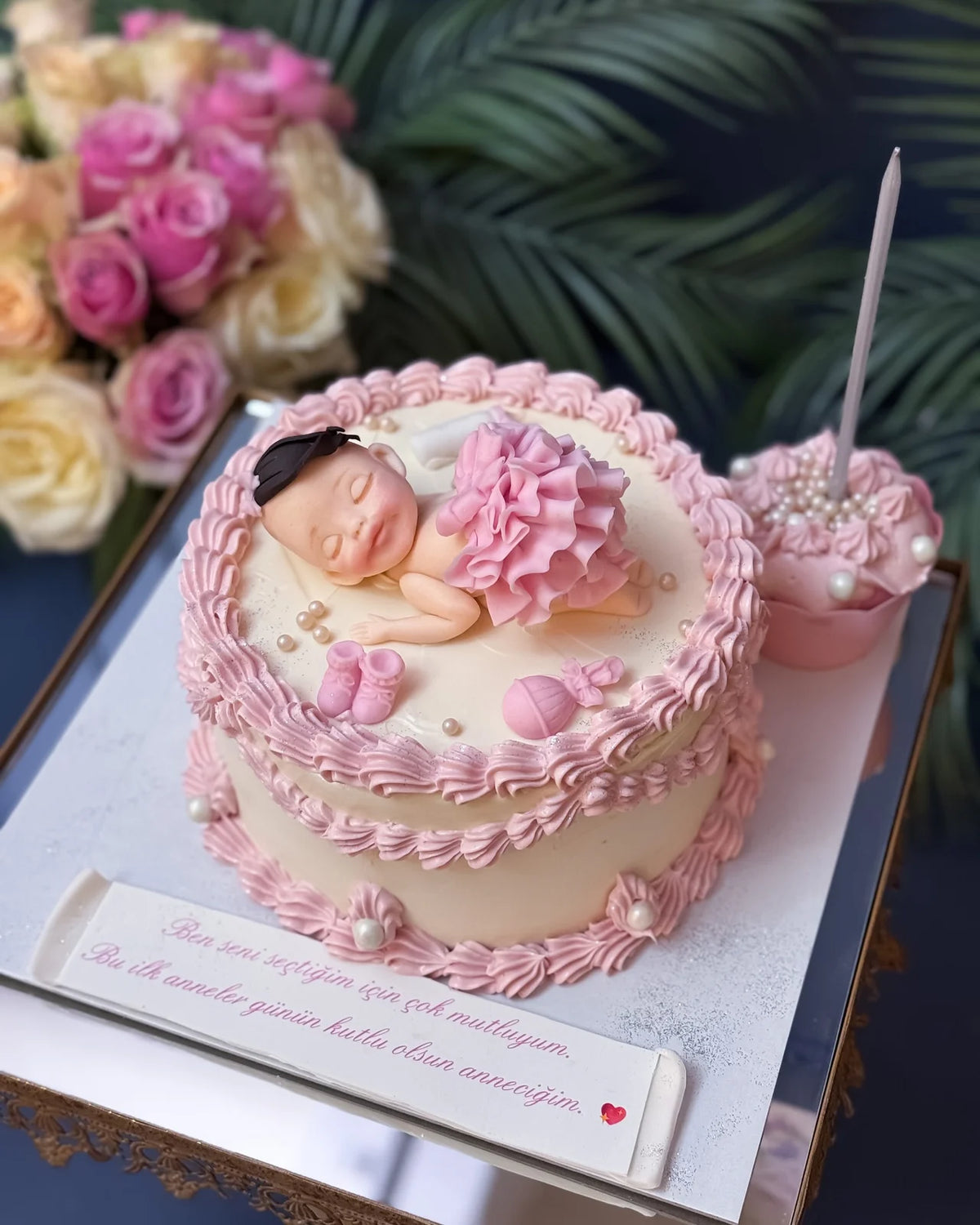 Pembe Çiçekli Kalp Pasta ve Cupcake Seti