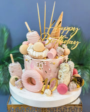 Pembe Donut ve Makaronlu Kutlama Pastası