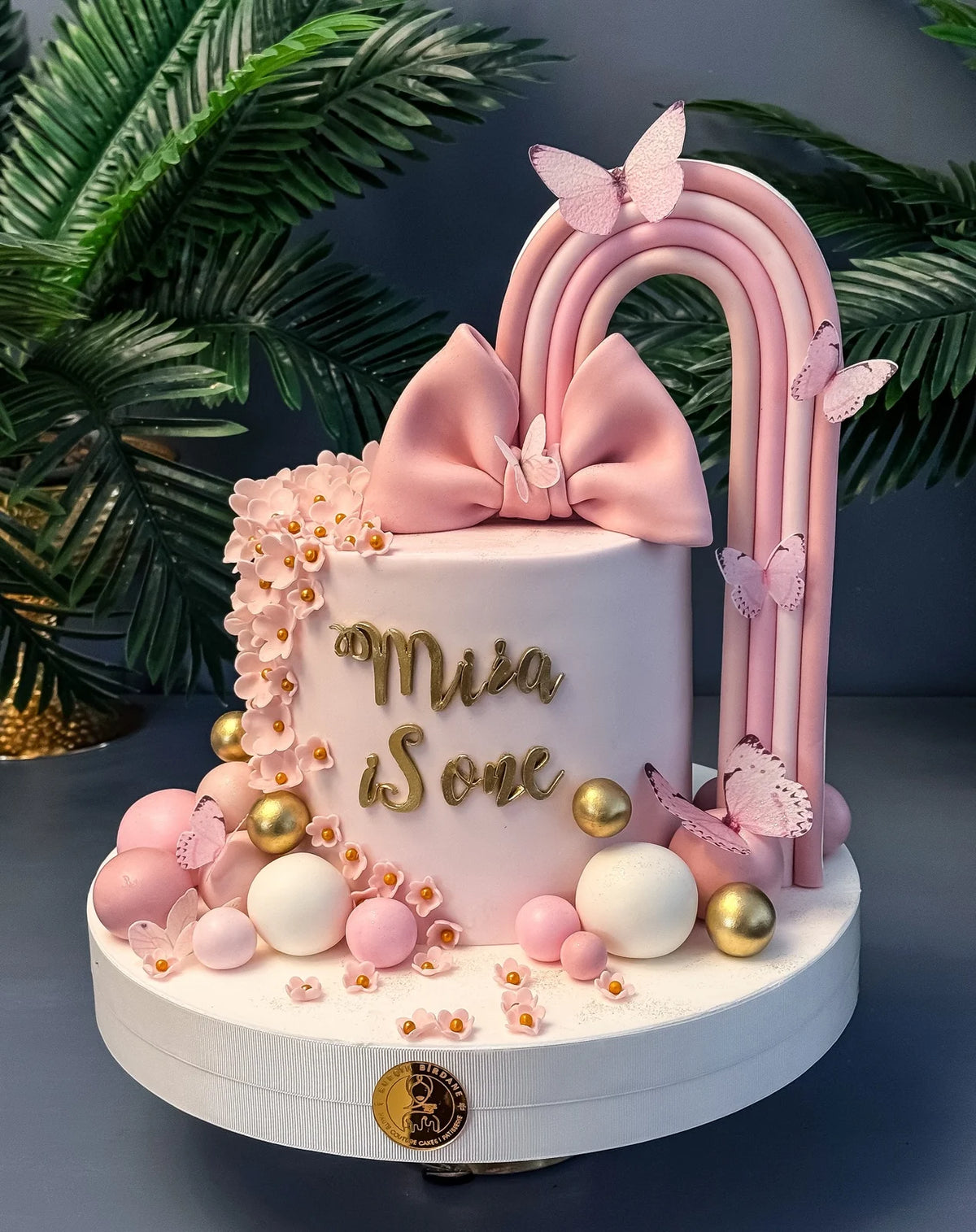 Pembe Fiyonk ve Kelebekli Gökkuşağı Pastası