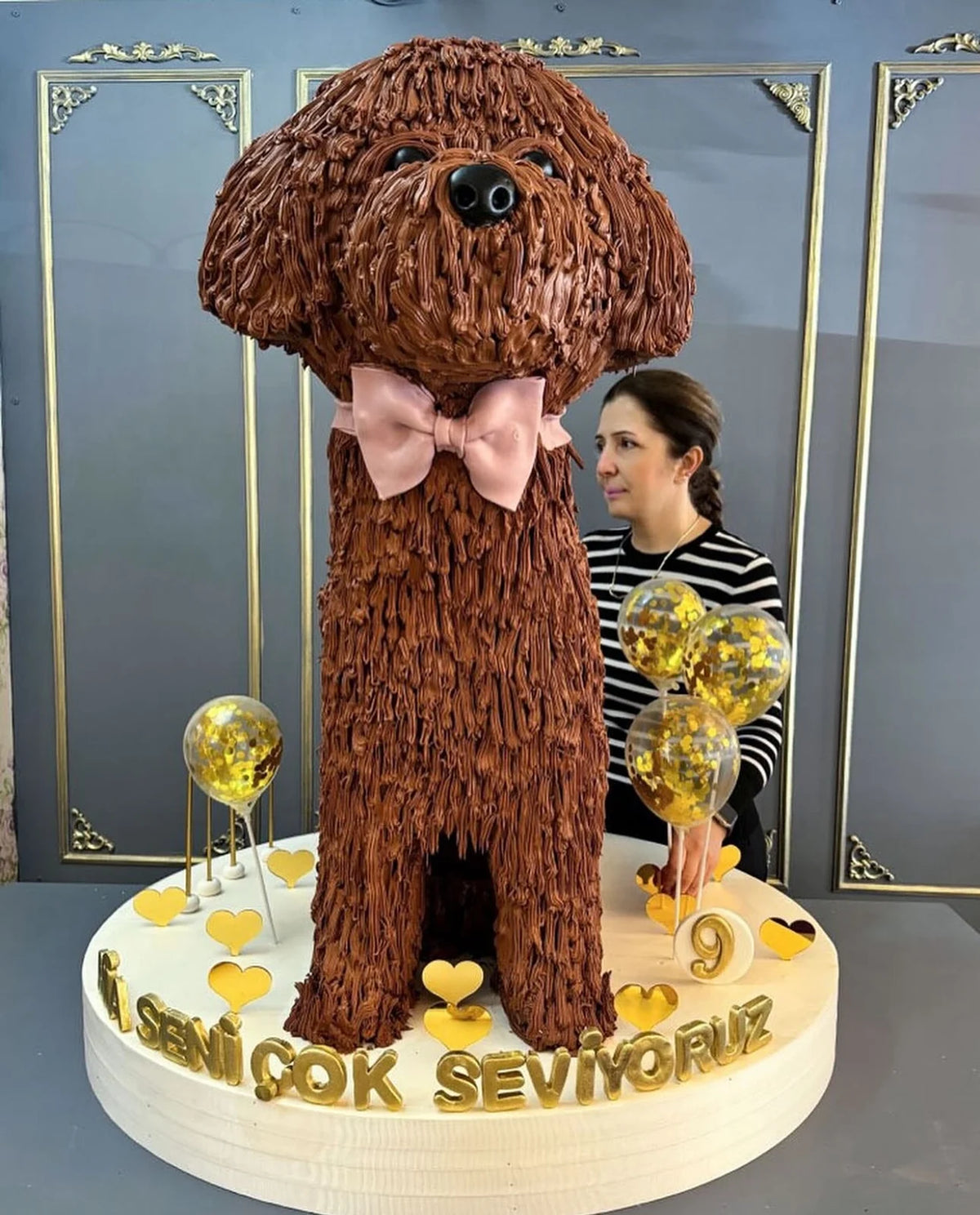 Pembe Fiyonklu Kahverengi Köpek Şeklinde Pasta