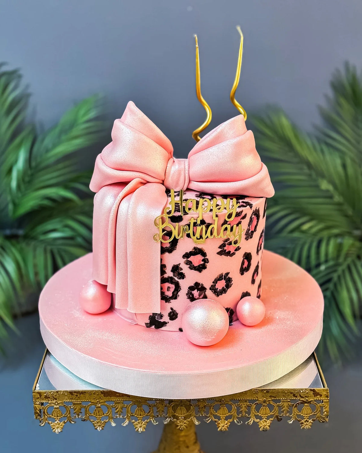 Pembe Fiyonklu Leopar Desenli Pasta