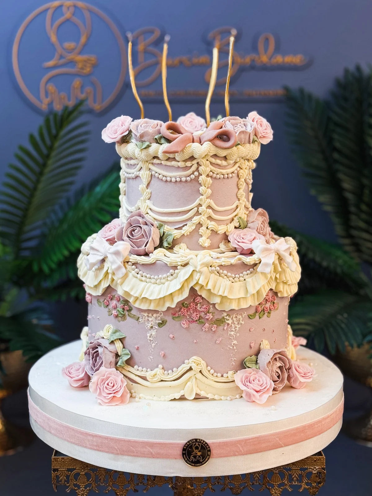 Pembe Güllü İki Katlı Vintage Pasta