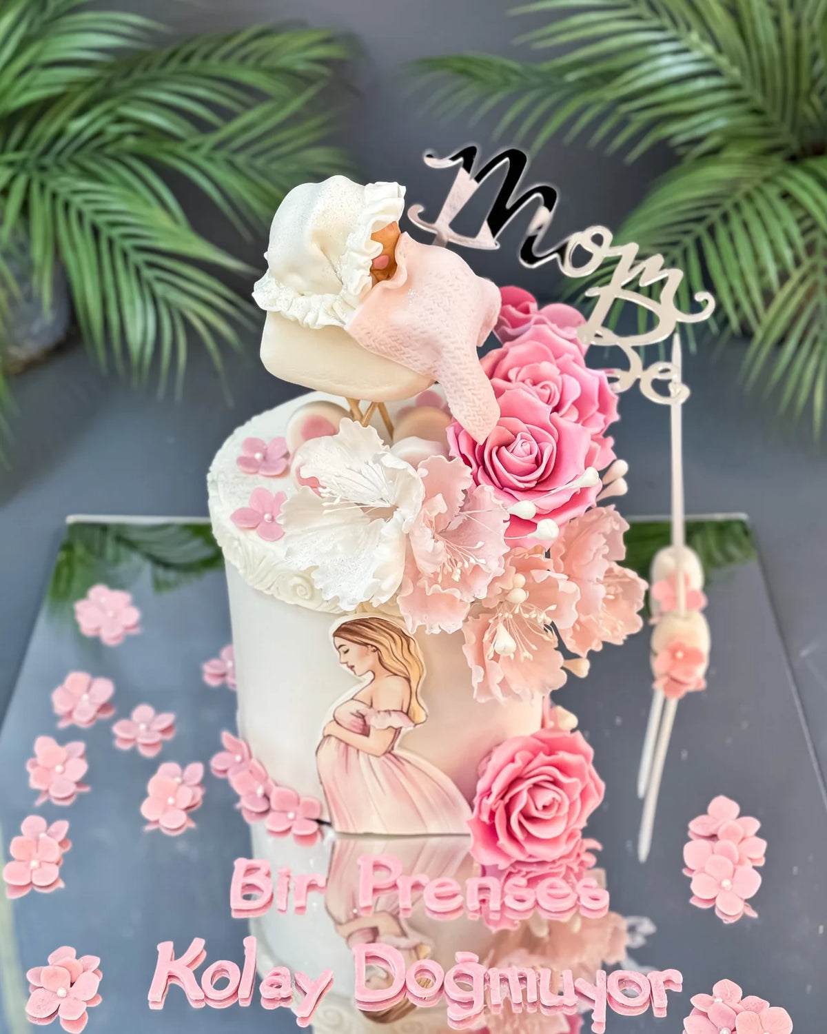 Pembe Güllü ve Bebek Pusetli Baby Shower Pastası