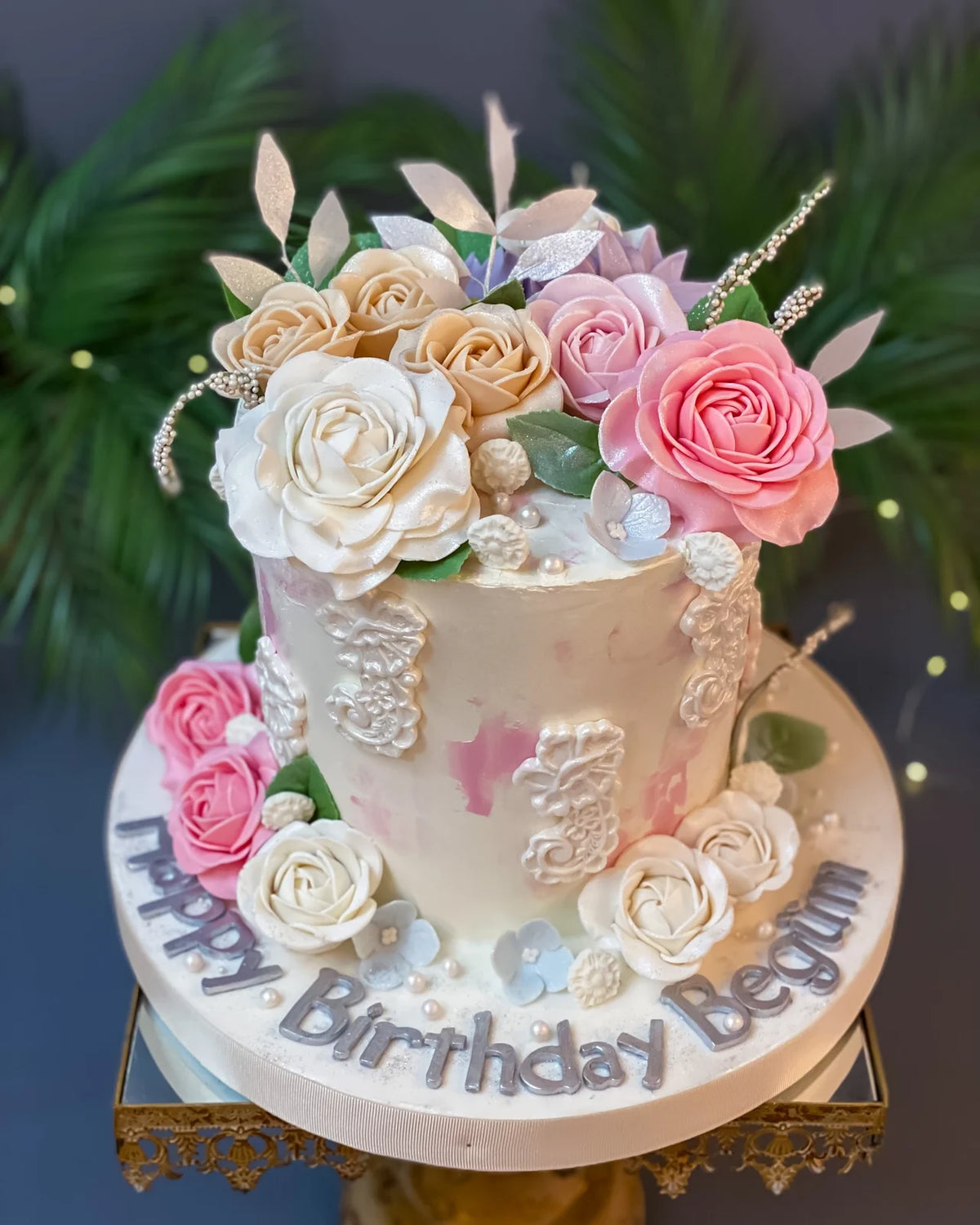 Pembe Krem Güllü Beyaz Kutlama Pastası