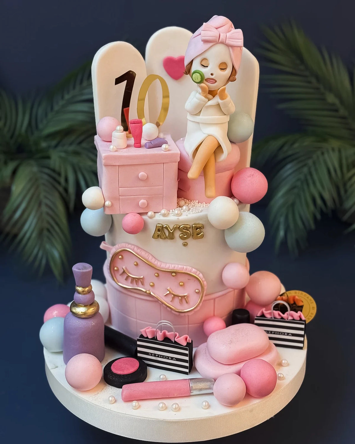 Pembe Makyaj ve Spa Temalı İki Katlı Pasta