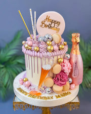Pembe Şişe ve Makaronlu Akıtmalı Pasta