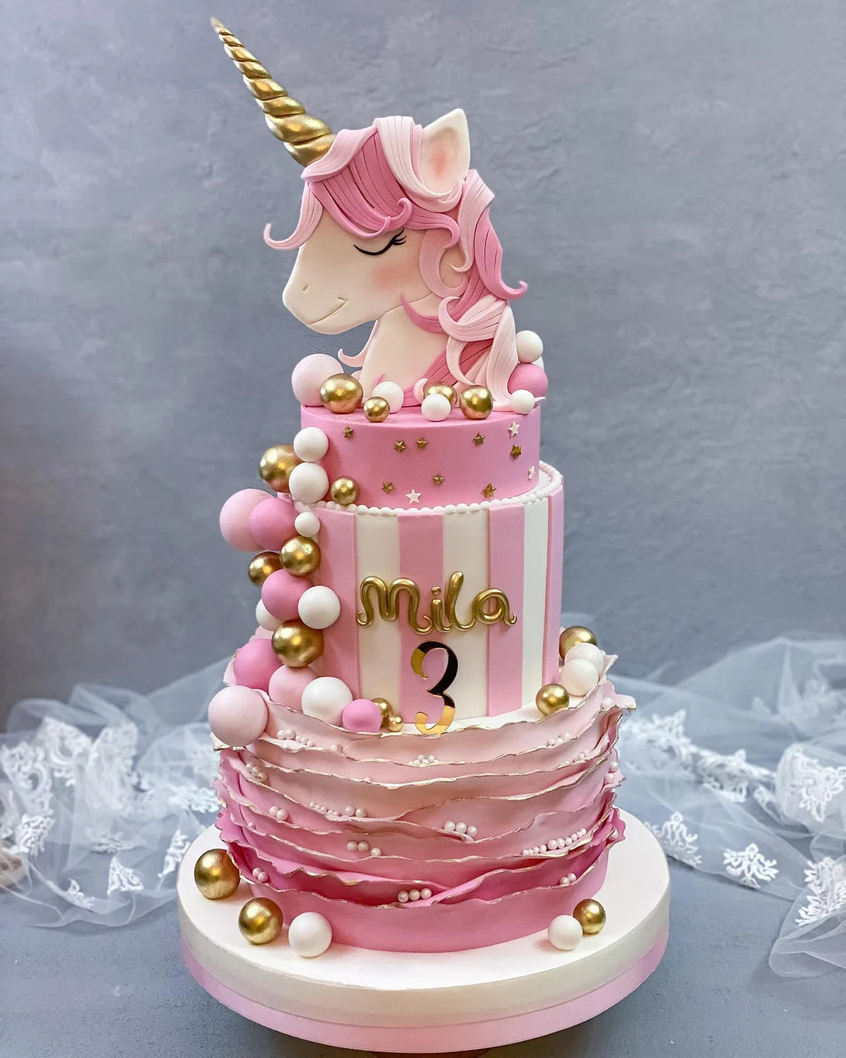 Pembe Unicorn Figürlü İki Katlı 2 Yaş Pastası