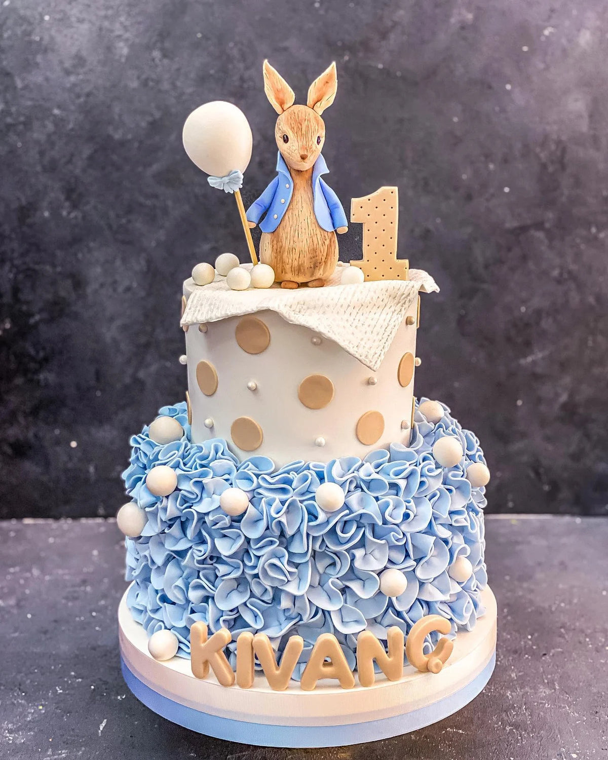 Peter Rabbit ve Mavi Fırfırlı İki Katlı Pasta
