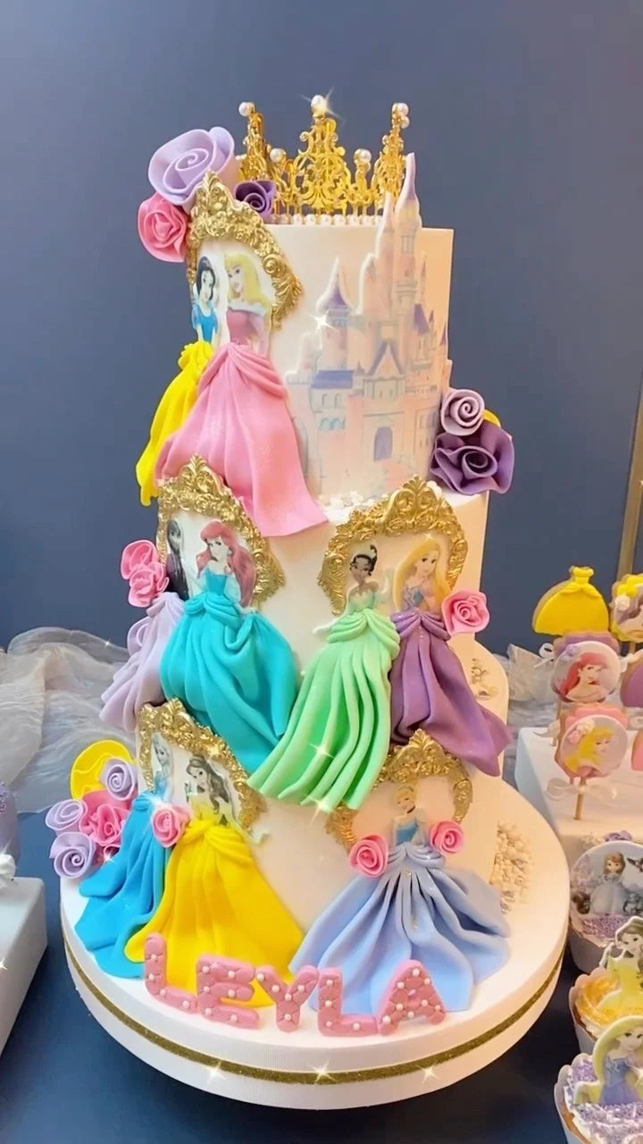 Prensesler ve Altın Taçlı Şato Pasta Tasarımı