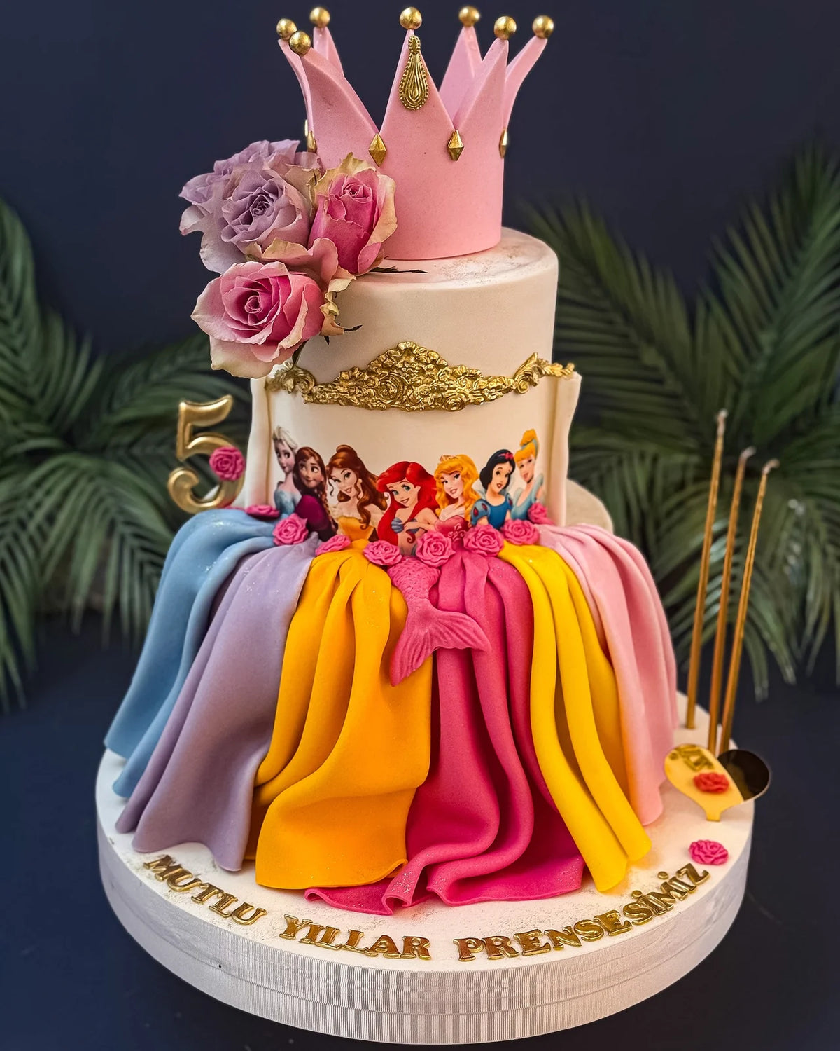 Renkli Prenses Elbiseli Pembe Taçlı Pasta