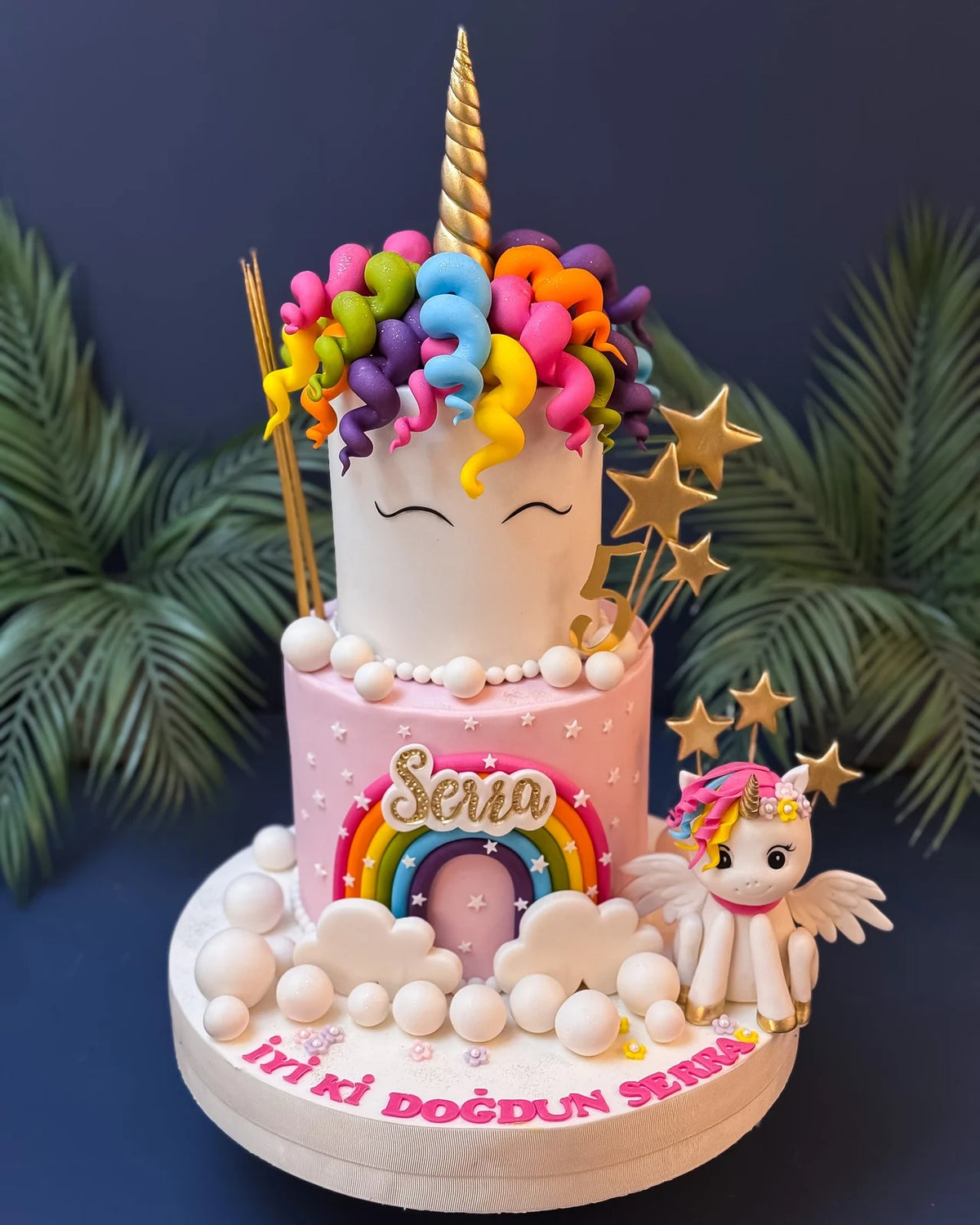 Renkli Yeleli İki Katlı Unicorn Pastası