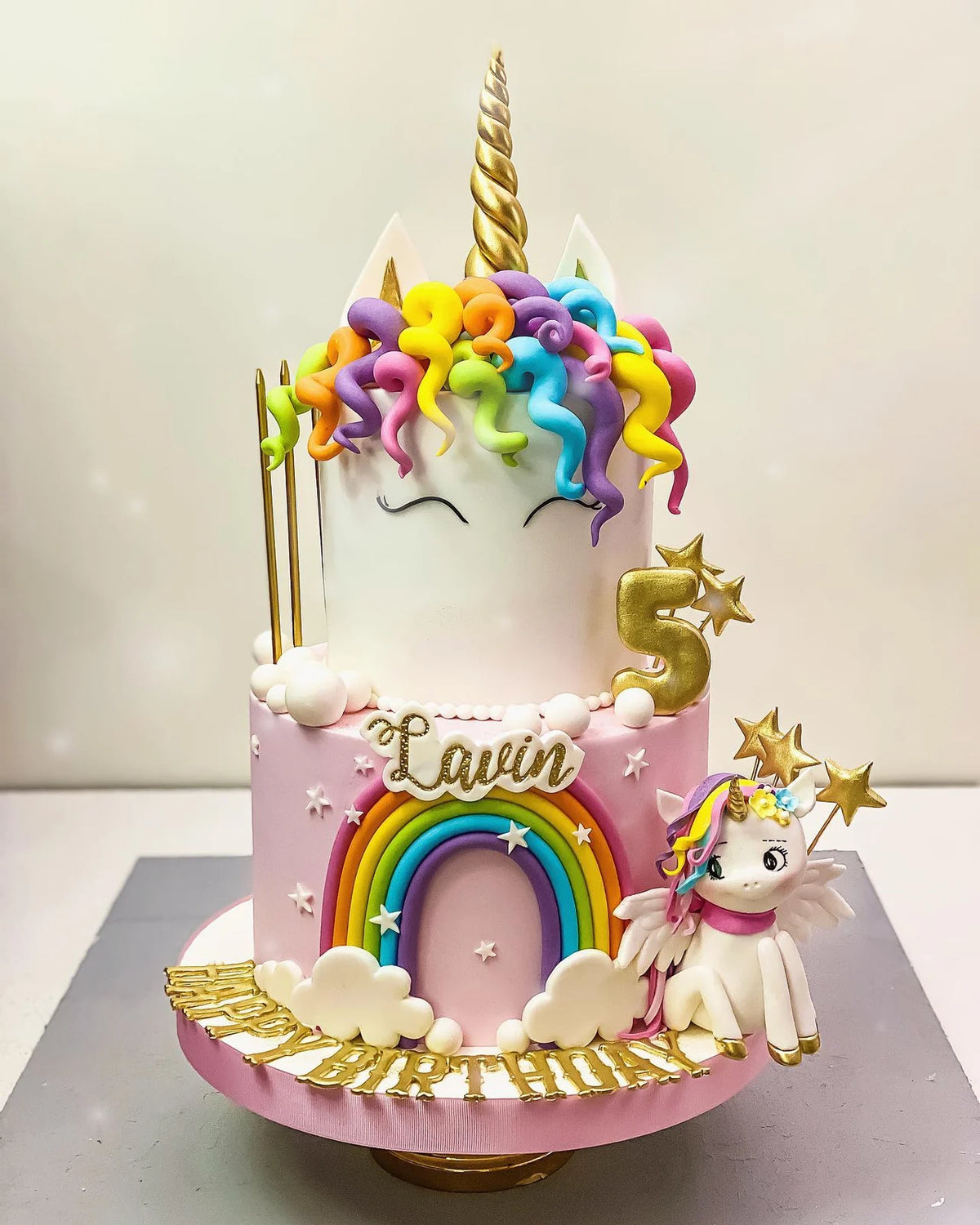 Renkli Yeleli Unicorn ve Gökkuşağı Pastası