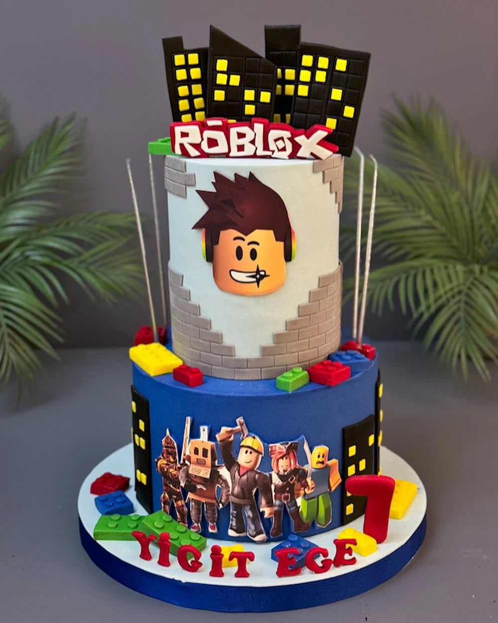 Roblox Karakterli İki Katlı Pasta