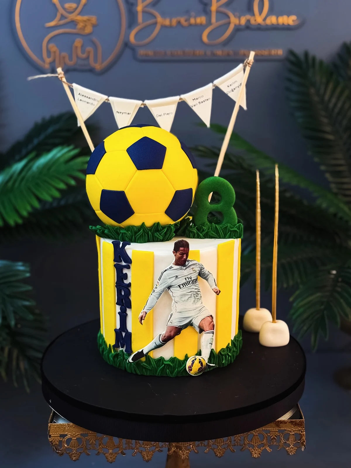 Sarı Lacivert Futbolcu Resimli Pasta