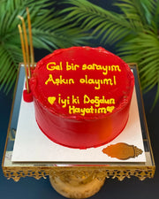 Sarı Yazılı Kırmızı Romantik Pasta