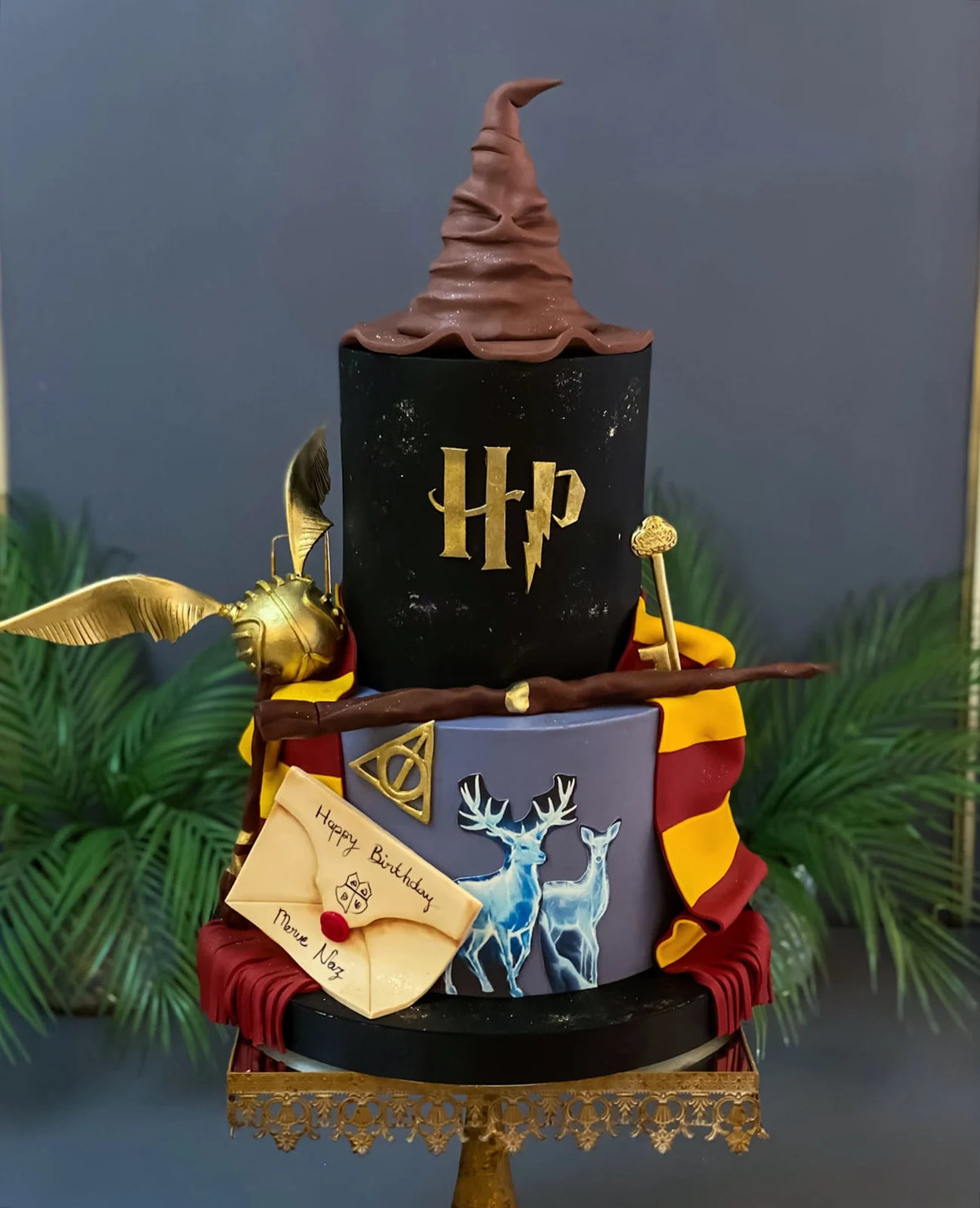 Seçmen Şapka ve Hogwarts Armalı İki Katlı Pasta