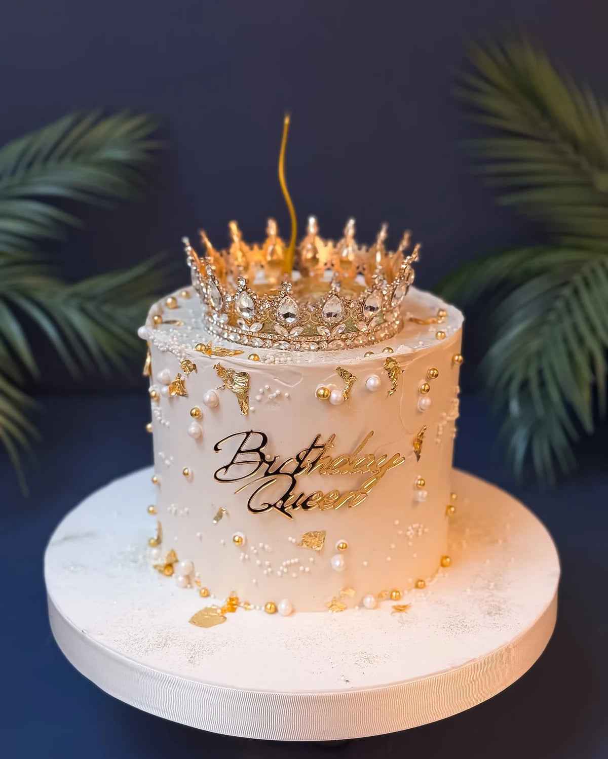 Şeftali Tonlu Altın Taçlı Birthday Queen Pastası