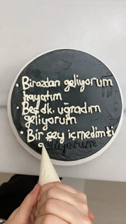 Siyah Beyaz Esprili Mesaj Pastası