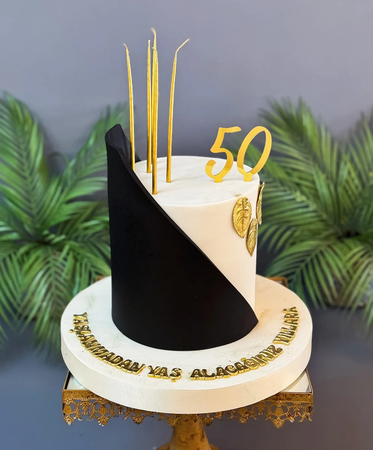 Siyah Beyaz Geometrik 50 Yaş Pastası