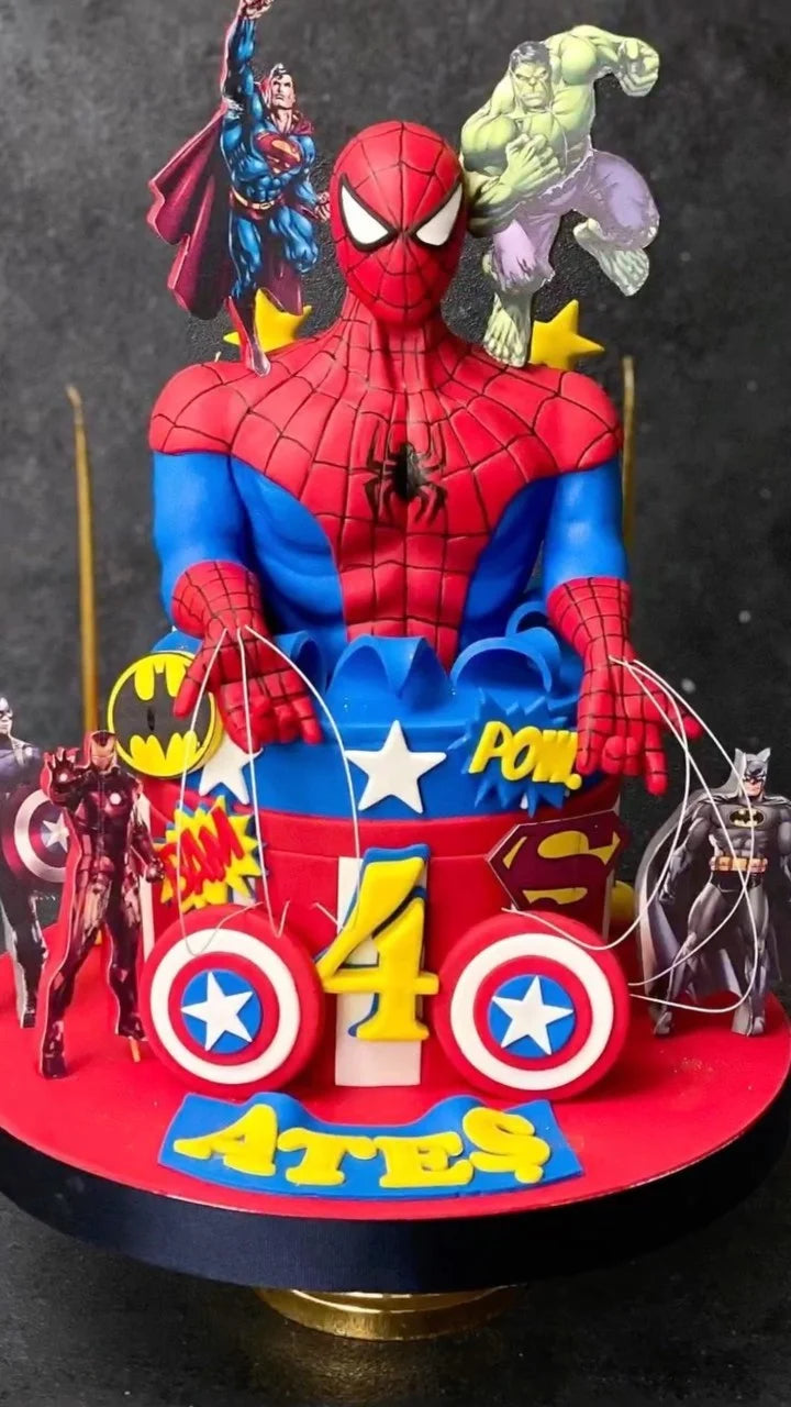 Spider-Man Figürlü Sarı Yıldızlı 4 Yaş Pastası
