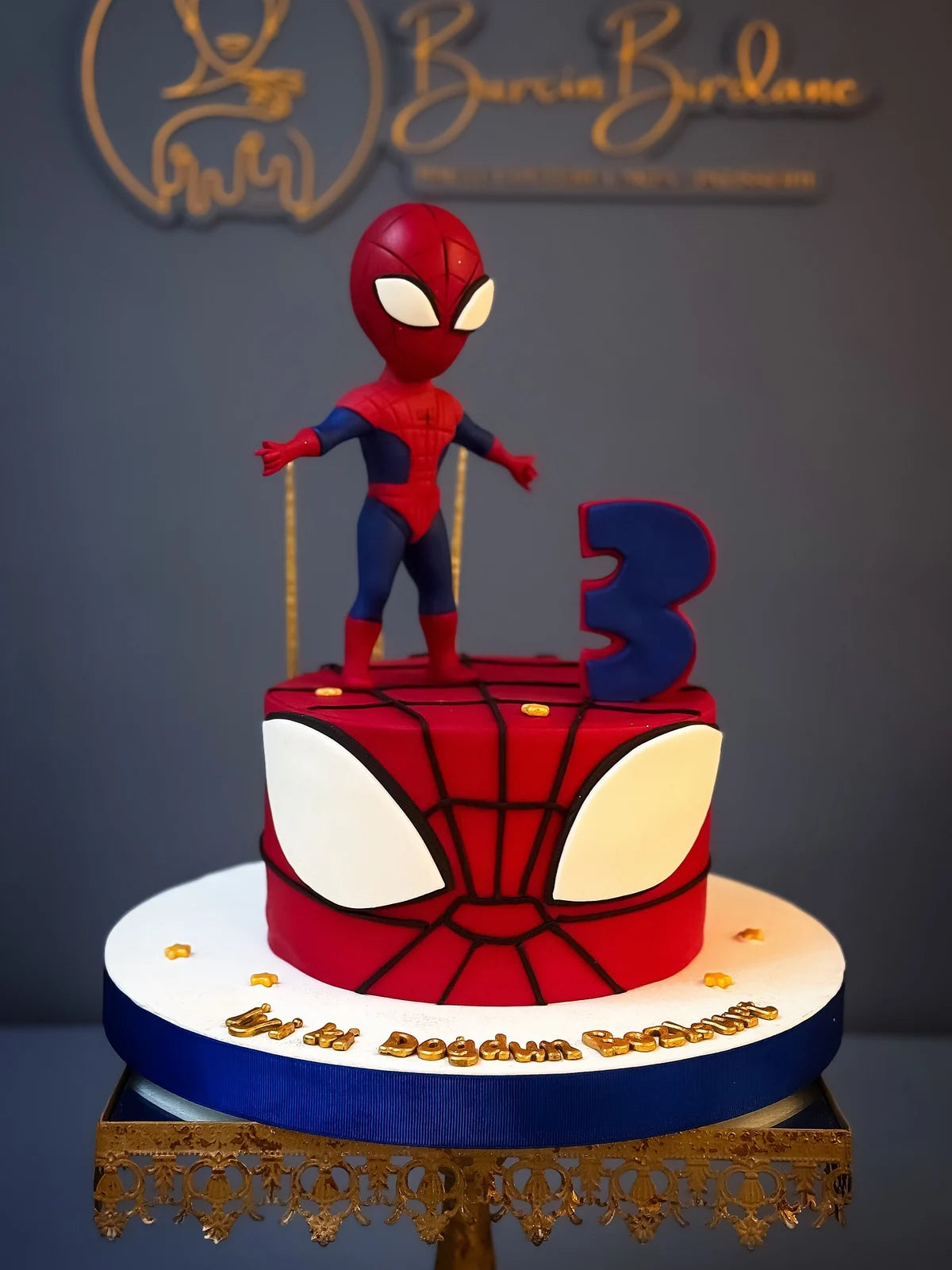 Spider-Man Maskeli Kırmızı 3 Yaş Pastası