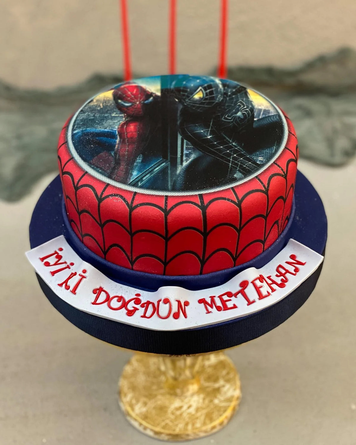 Spider-Man Resimli Kırmızı Ağ Desenli Pasta