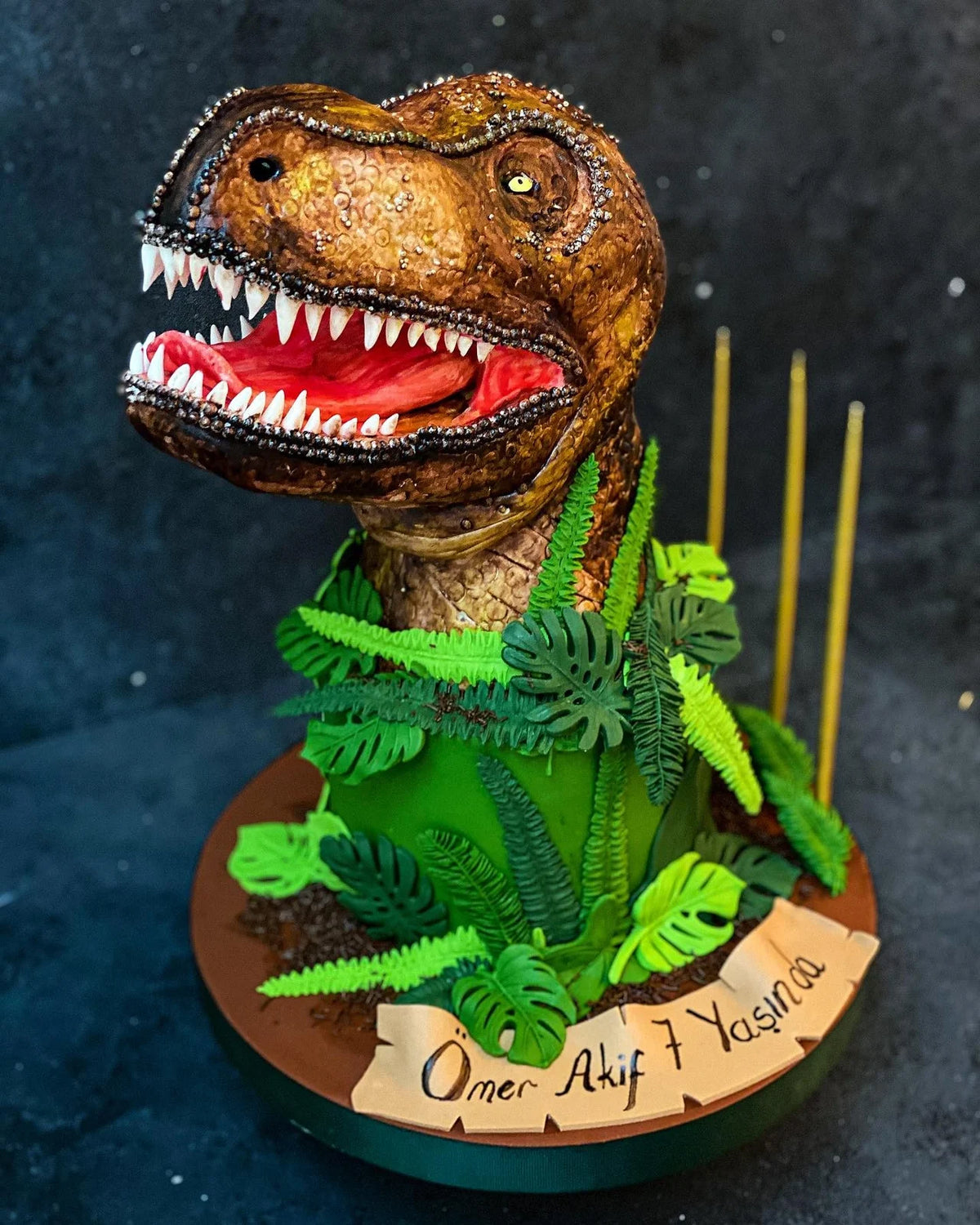 T-Rex Dinozor Başı Şeklinde Pasta