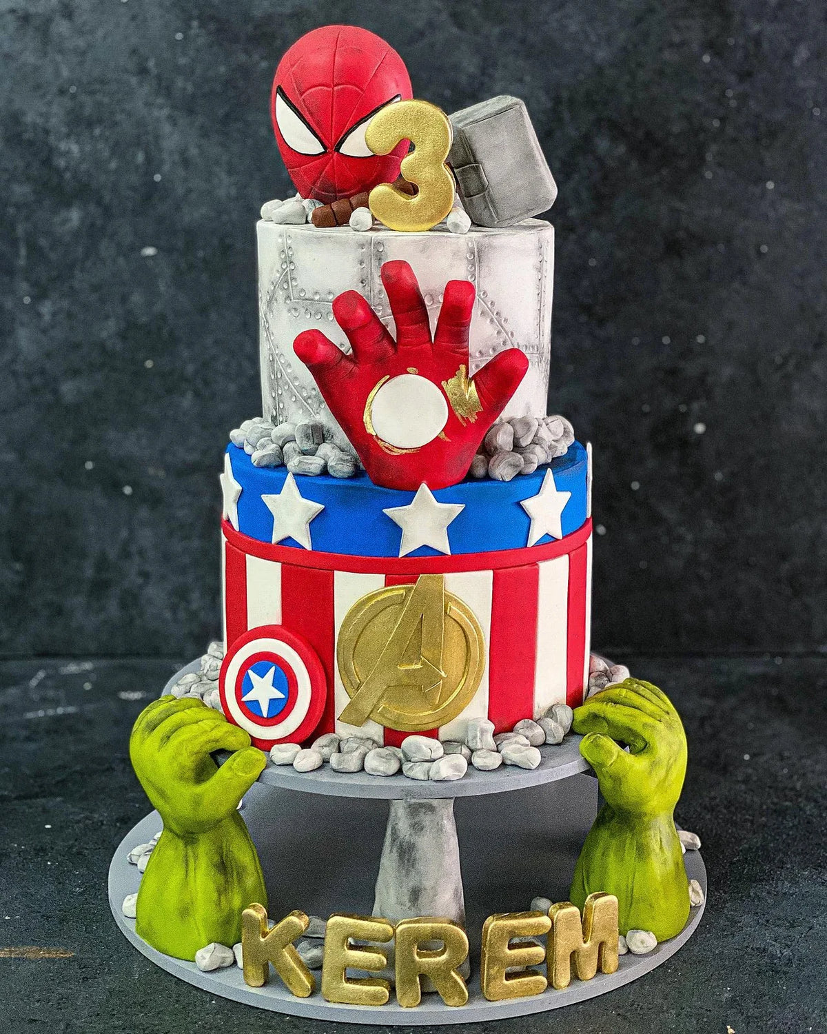 Thor Çekiçli Dört Katlı Avengers Pastası