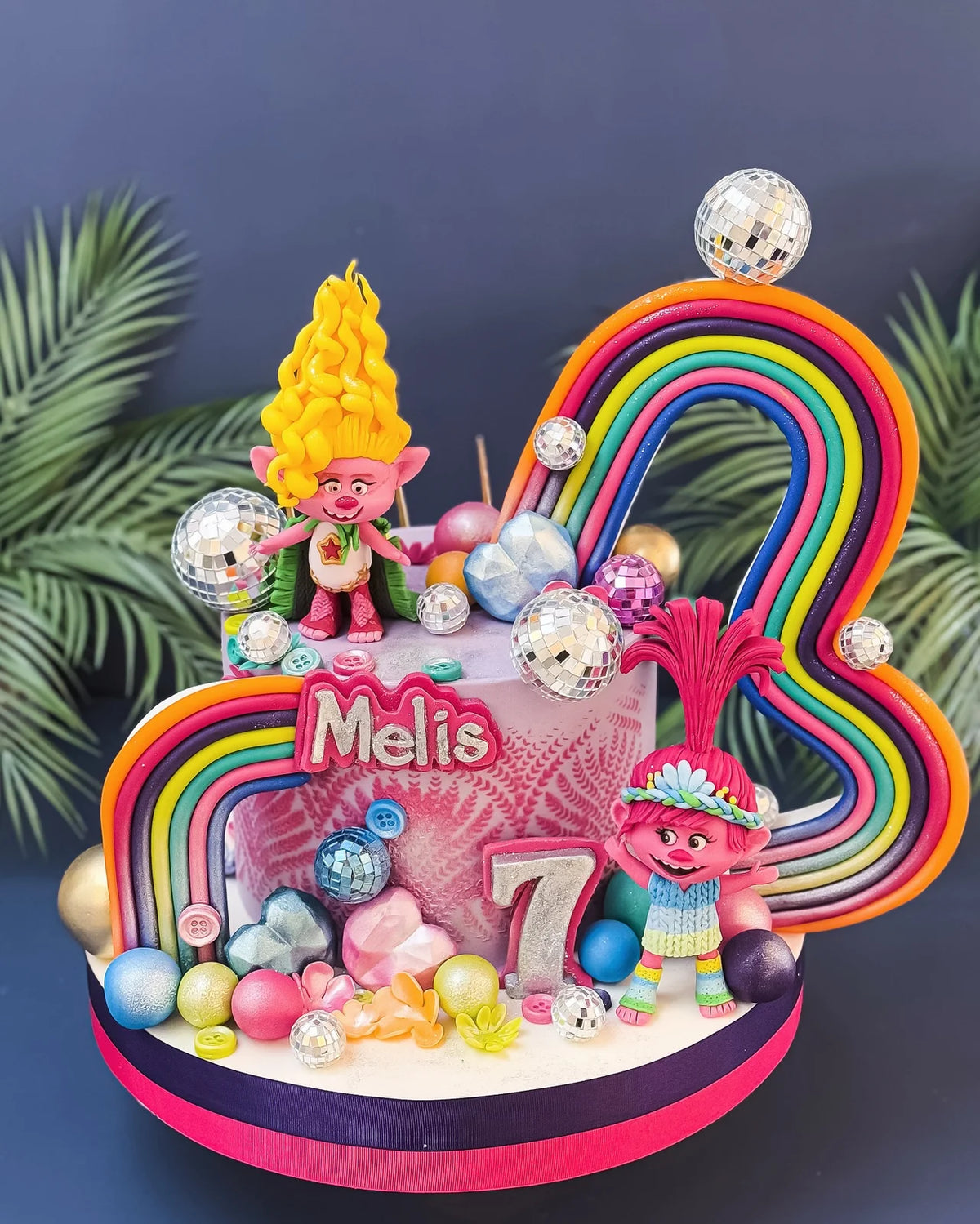 Trolls Karakterli Gökkuşağı Pastası
