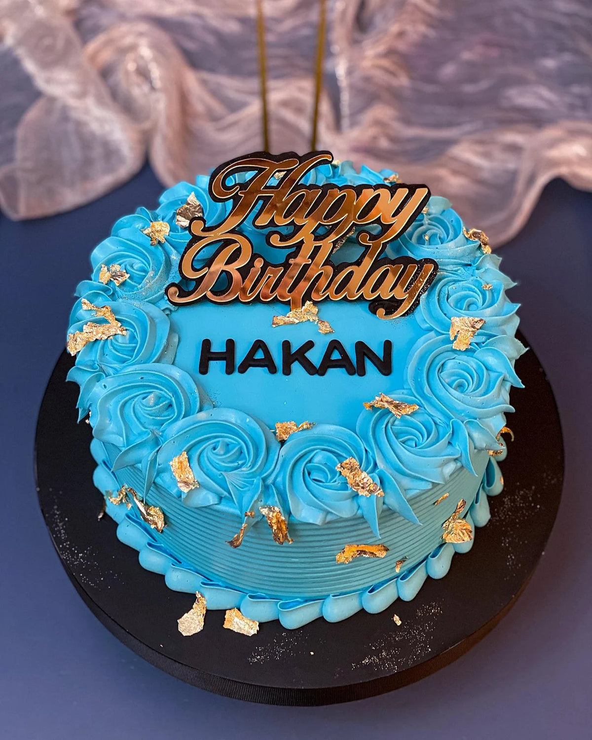 Turkuaz Gül Desenli Happy Birthday Pastası