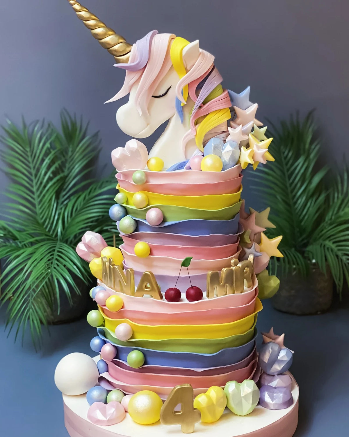 Üç Katlı Renkli Unicorn Pastası
