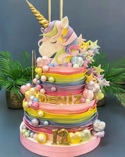 Unicorn Figürlü İki Katlı Gökkuşağı Pastası