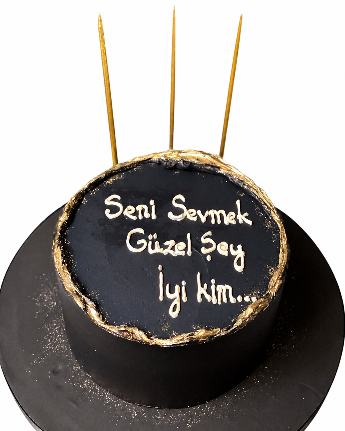Beyaz arka planda siyah altın seni sevmek güzel şey mesajlı pasta