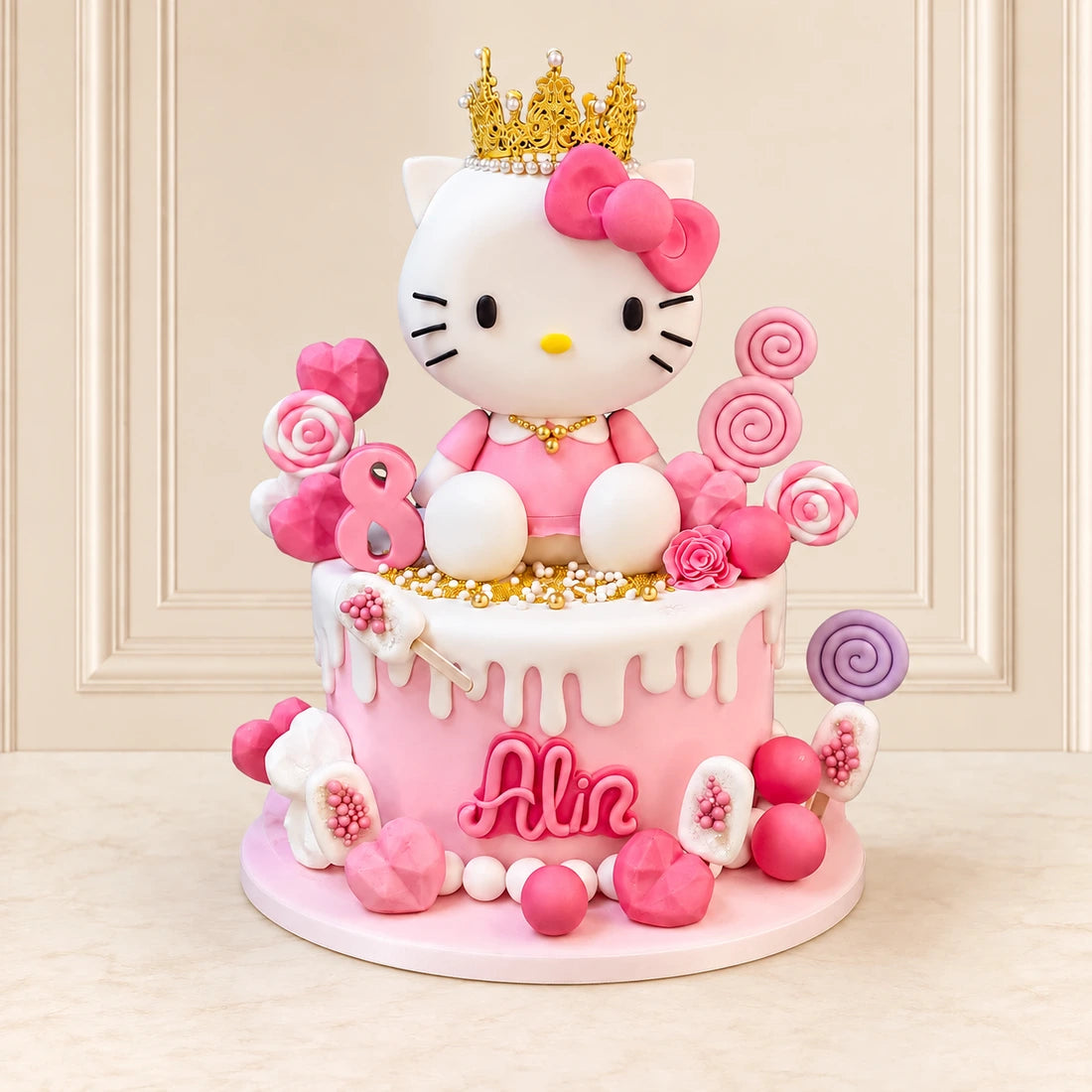 Hello Kitty Altın Taçlı Pasta