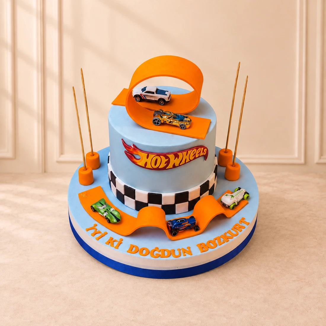 Hot Wheels Temalı Oyuncak Arabalı Pasta