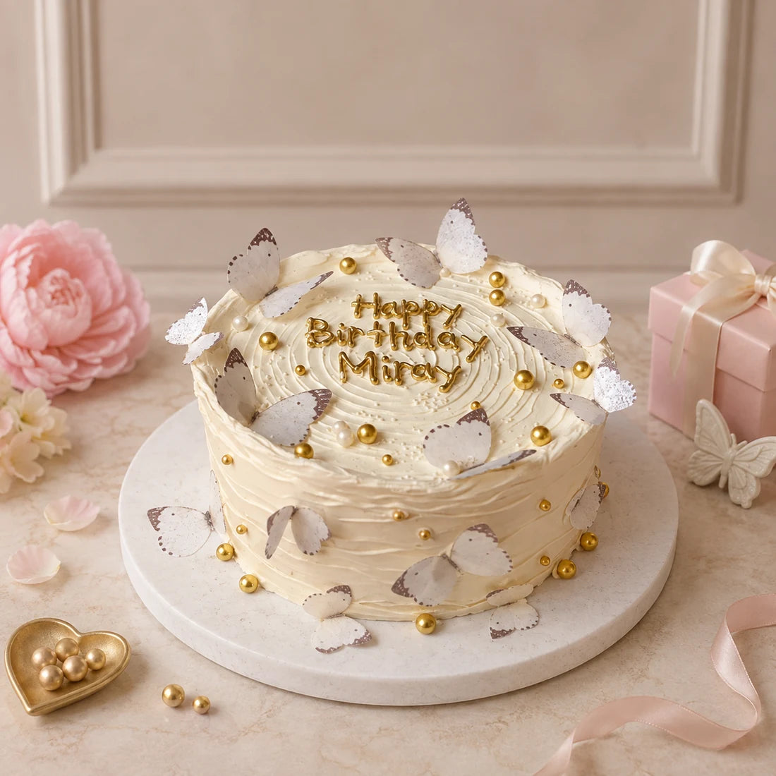 Beyaz Altın Kelebekli Happy Birthday Mesajlı Pasta