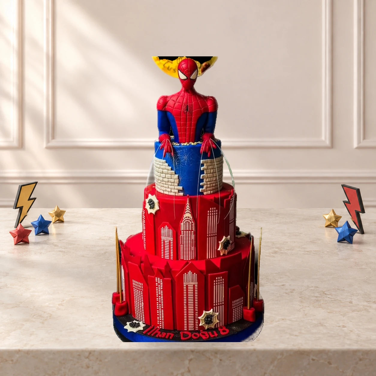 Spider-Man Şehir Silüetli Pasta